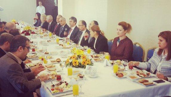 Antalya İdari Personel Egitimi Öncesi Akademisyenlerle Kahvaltı Programı